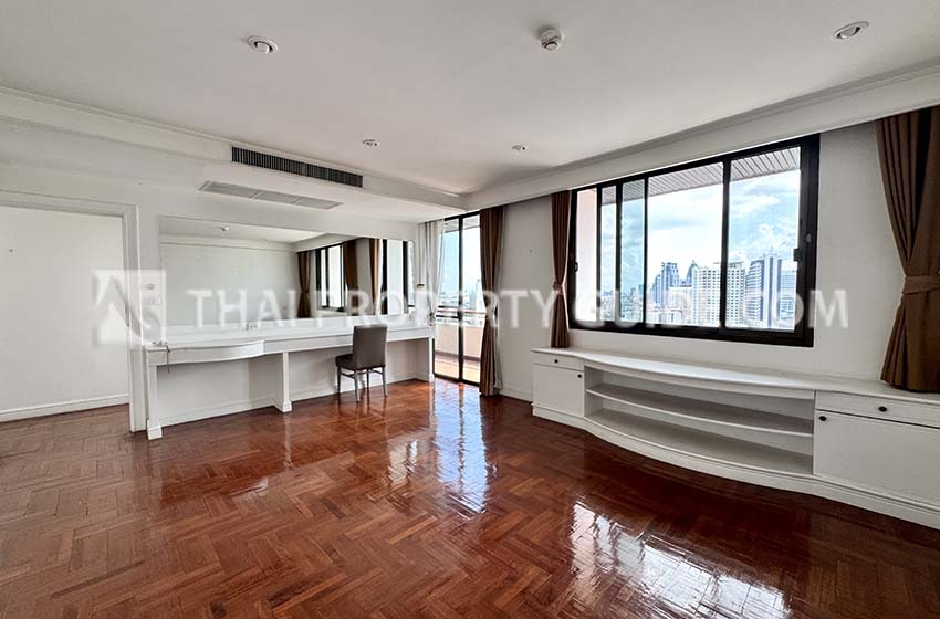 Apartment in Phaholyothin 